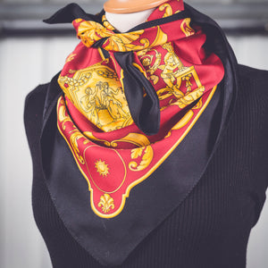 Foulard carré vintage rouge, noir et or, motifs antiques