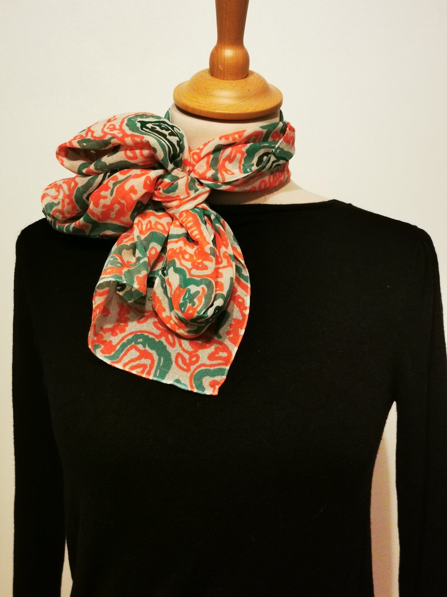 Foulard Givenchy vintage blanc, rose et vert - Made in Italy