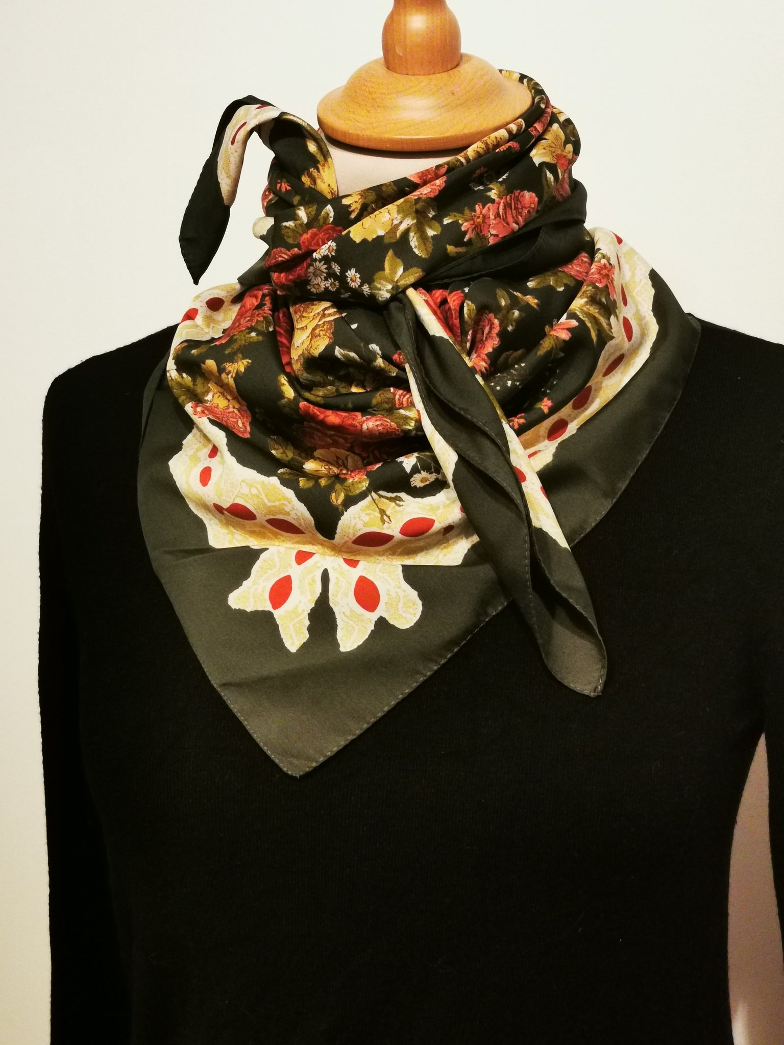 Foulard kaki à fleurs roses et jaunes - Made in Italy