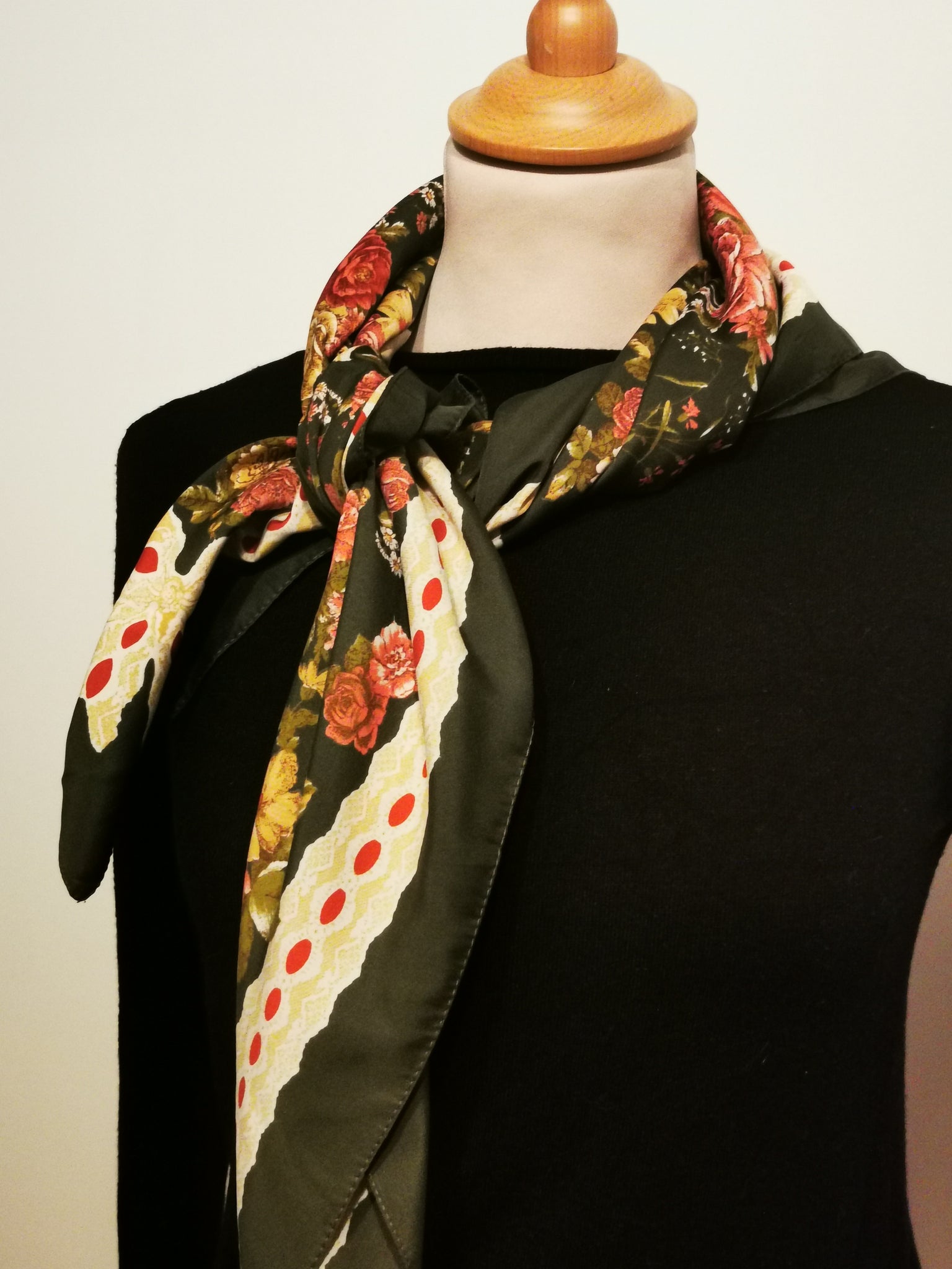 Foulard kaki à fleurs roses et jaunes - Made in Italy