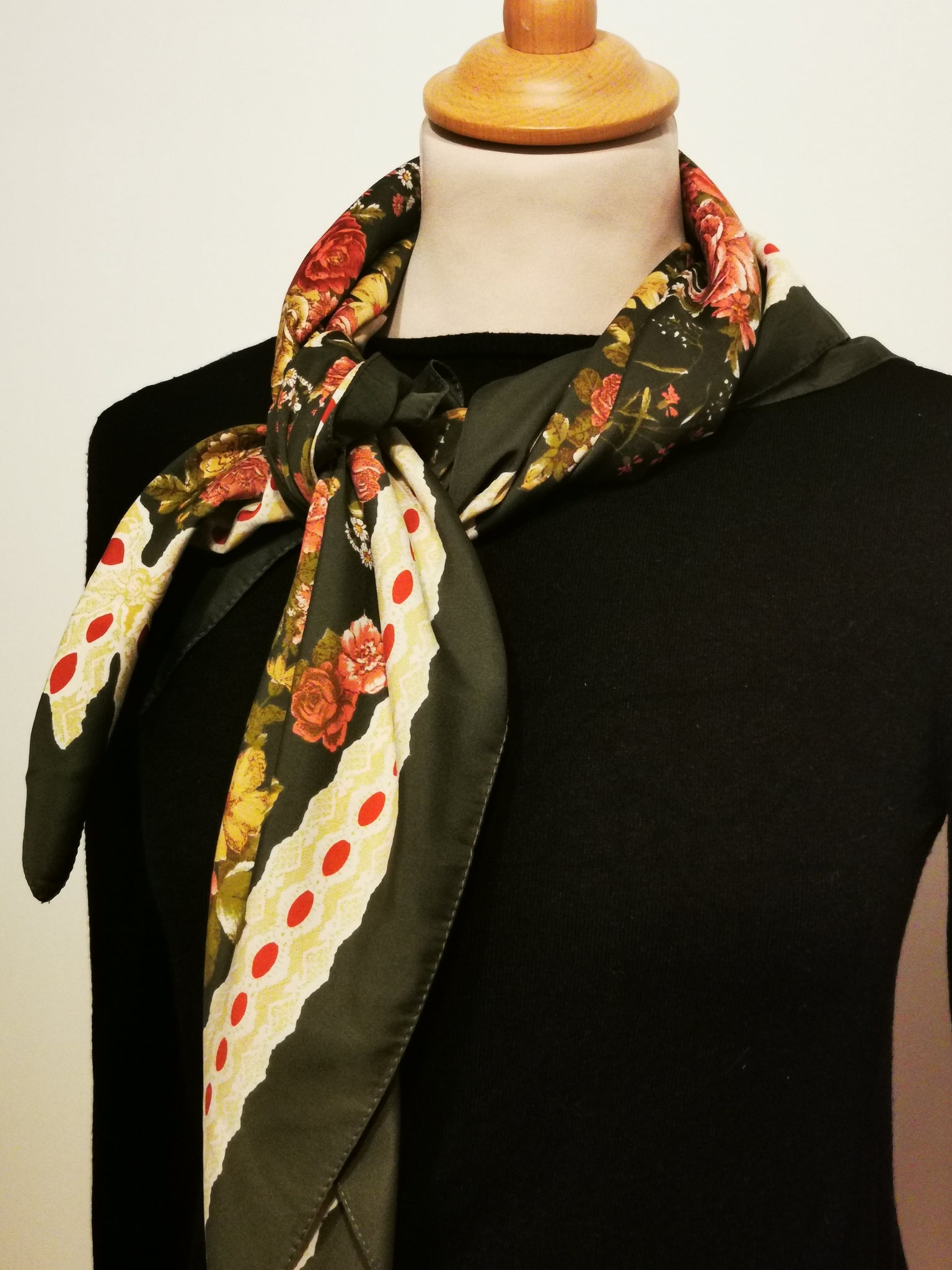 Foulard kaki à fleurs roses et jaunes - Made in Italy