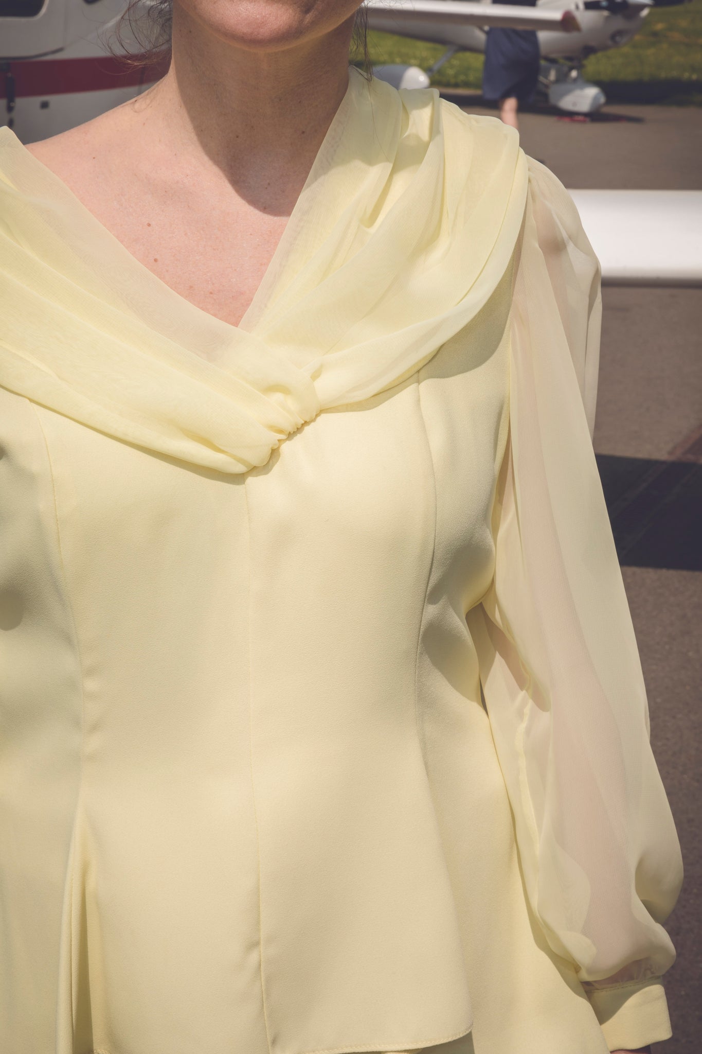 Robe de soirée ou gala jaune style 1980s