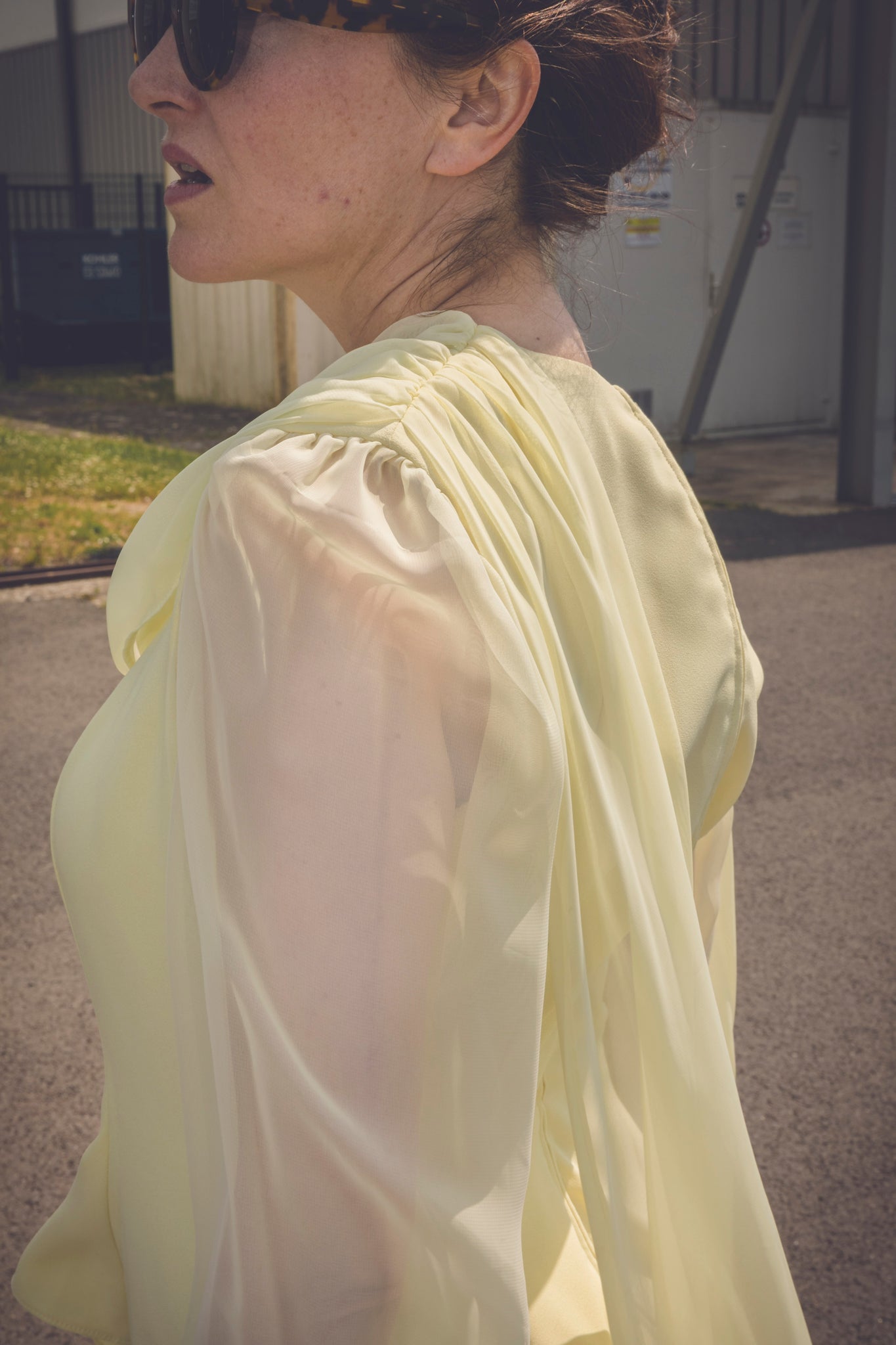 Robe de soirée ou gala jaune style 1980s