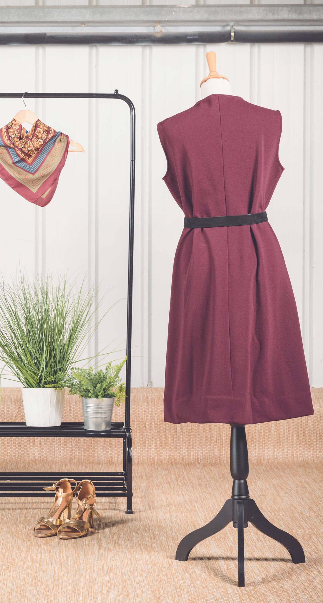 Robe sans manche bordeaux style 1960s - Made in France