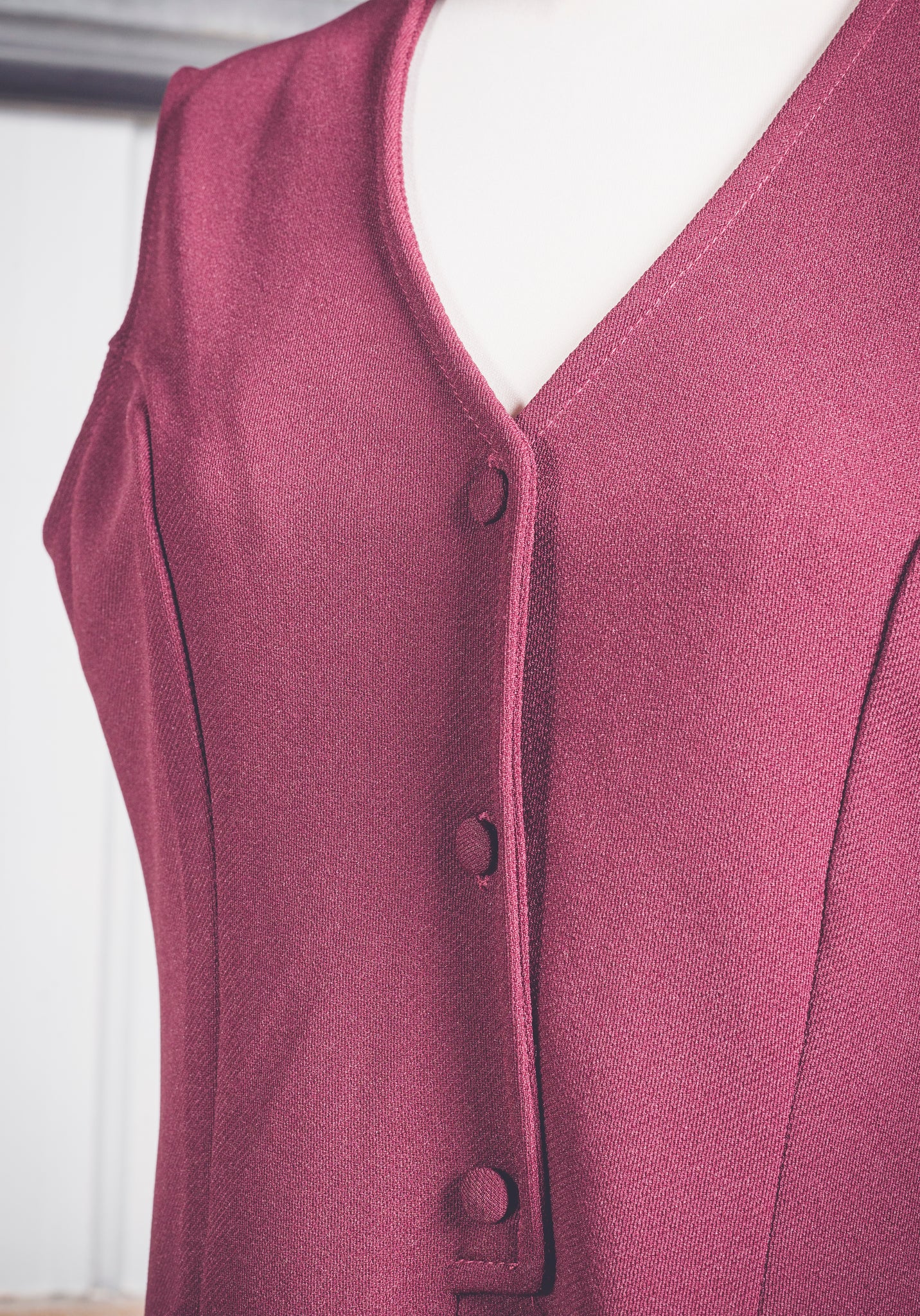 Robe sans manche bordeaux style 1960s - Made in France