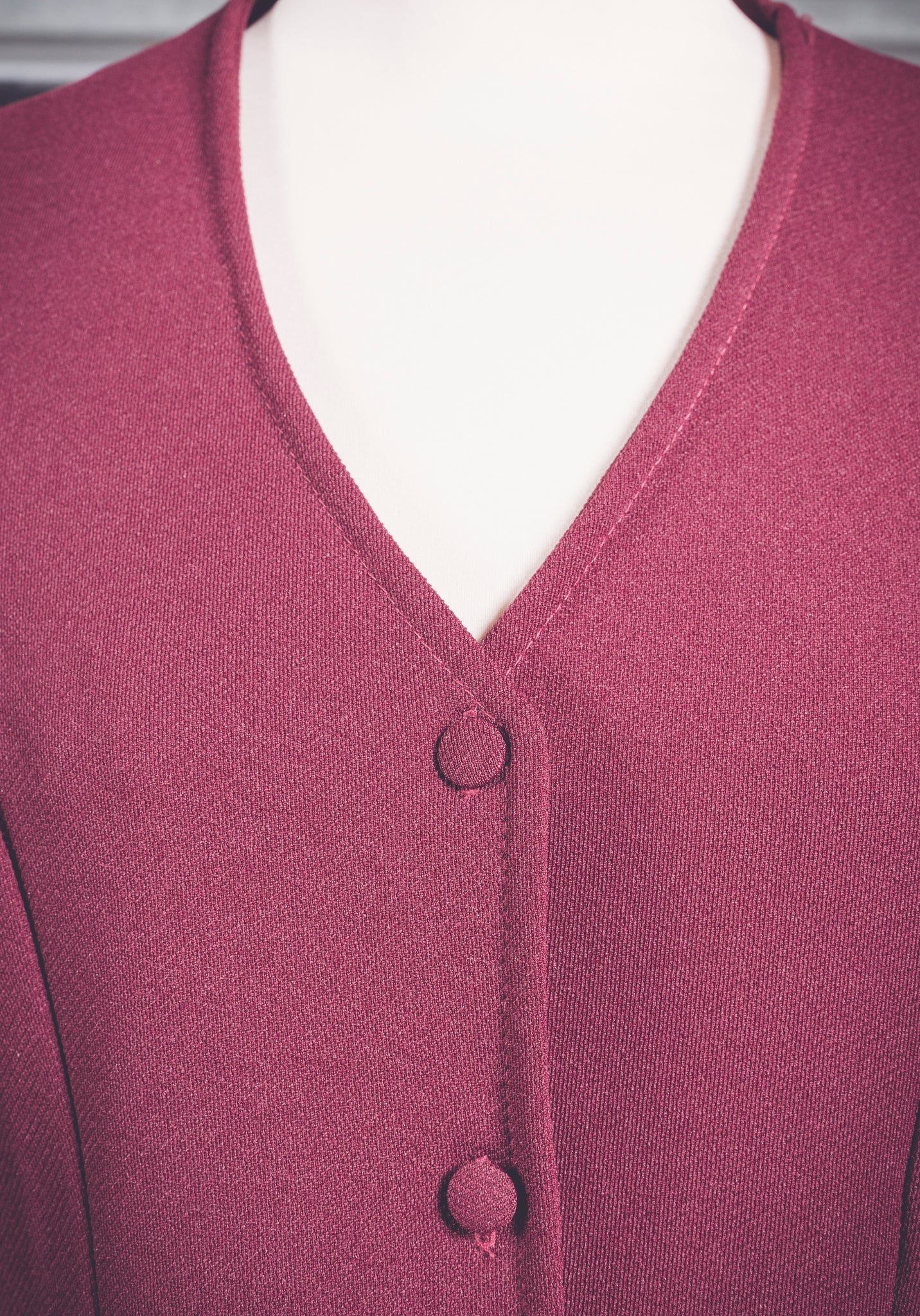 Robe sans manche bordeaux style 1960s - Made in France
