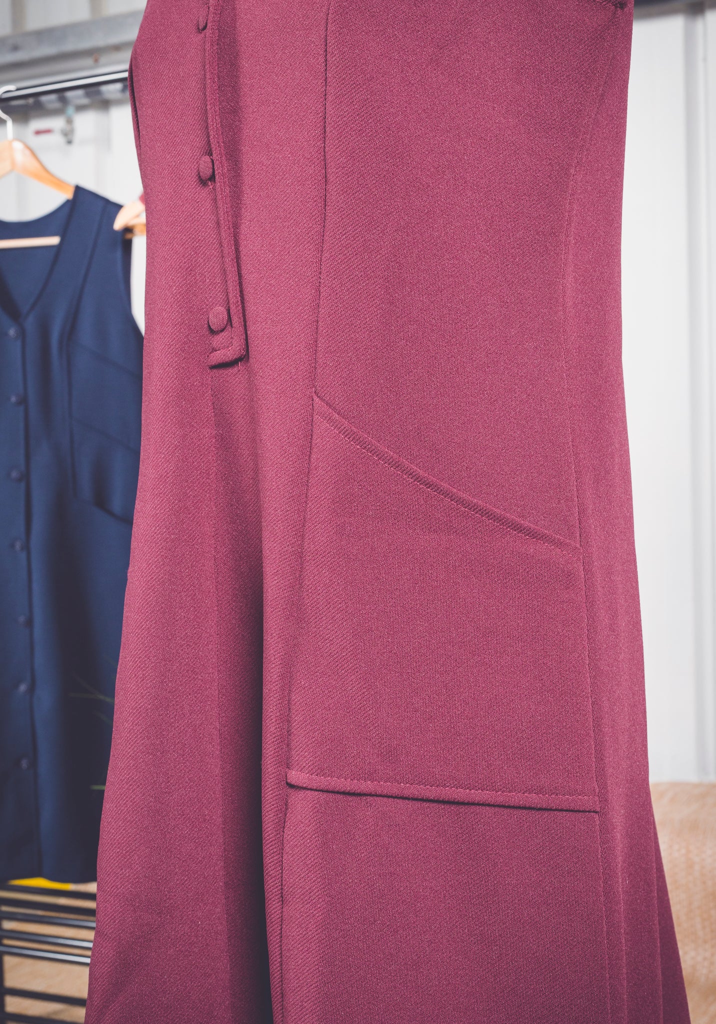 Robe sans manche bordeaux style 1960s - Made in France