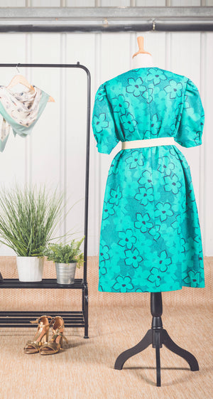 Robe vert lagon à fleurs tropicales