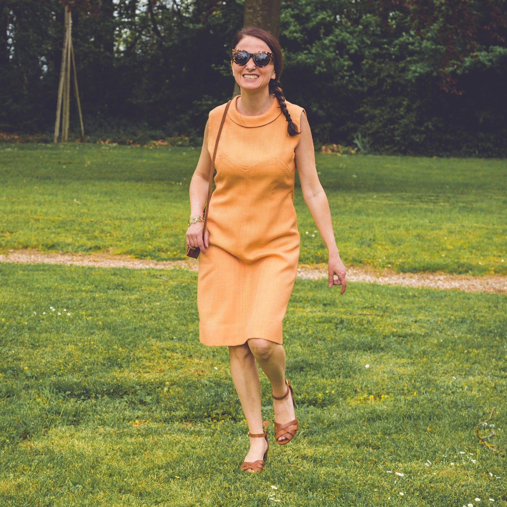 Robe à col rond "esprit Jackie Kennedy" orange pêche-abricot