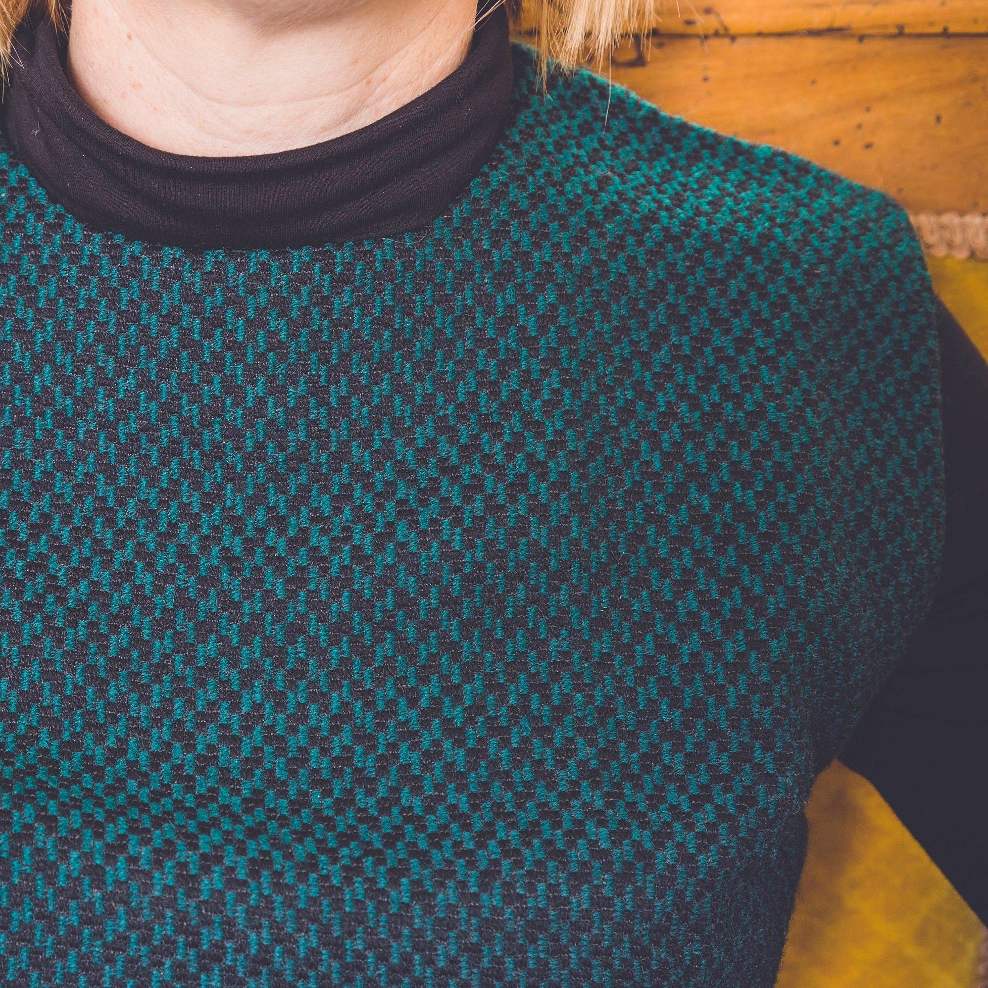 Robe fourreau en laine noire et verte